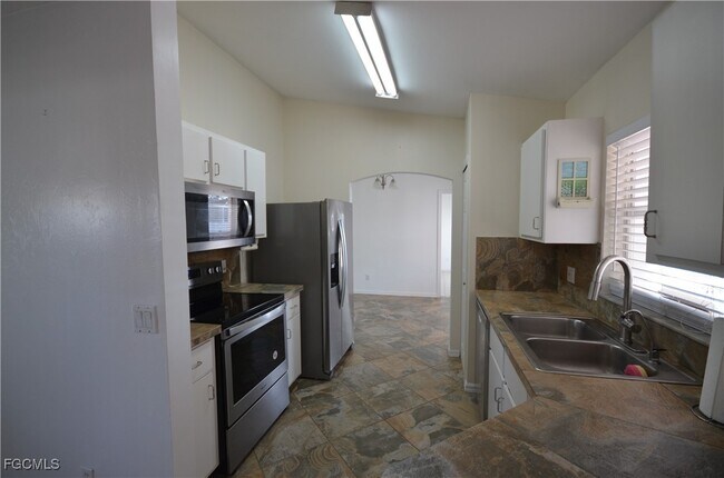 Building Photo - 1126 NW 2nd Ave