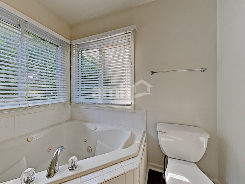 Building Photo - 714 Ridgewood Way