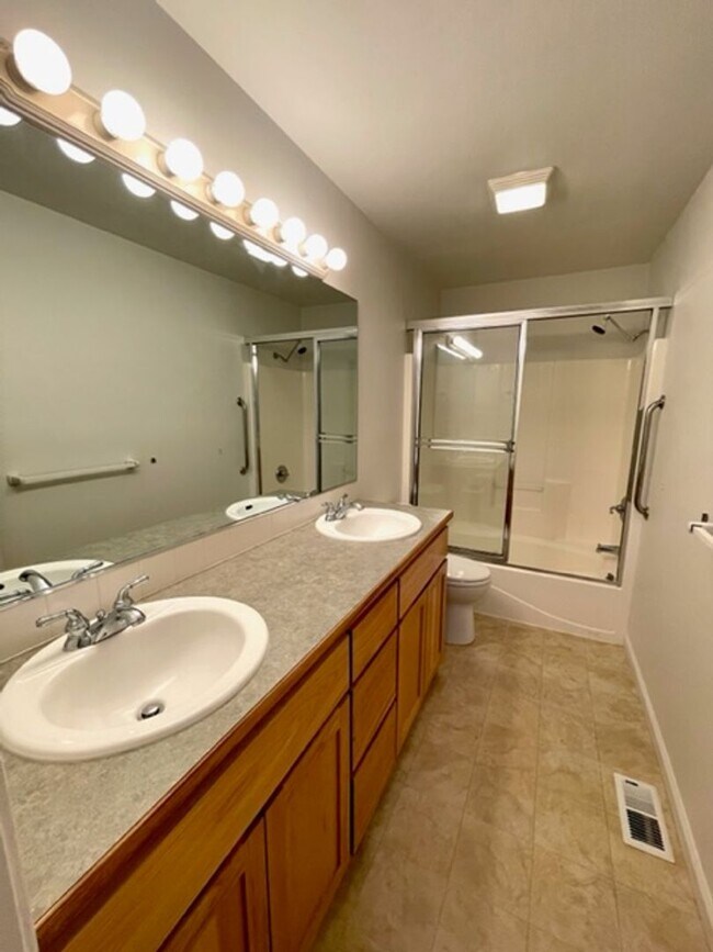 Building Photo - Fawn Run Duplex - 00000-FAWN-00