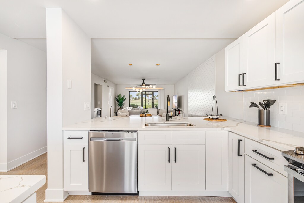 Building Photo - 16440 Kelly Cove Dr