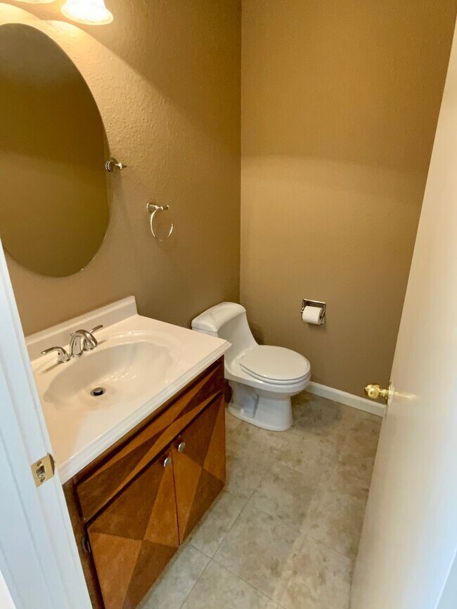 Building Photo - Private location!  SkyWest Townhome for rent