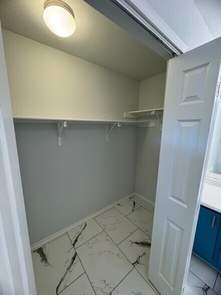 Master bedroom closet - 736 Patchway Ln