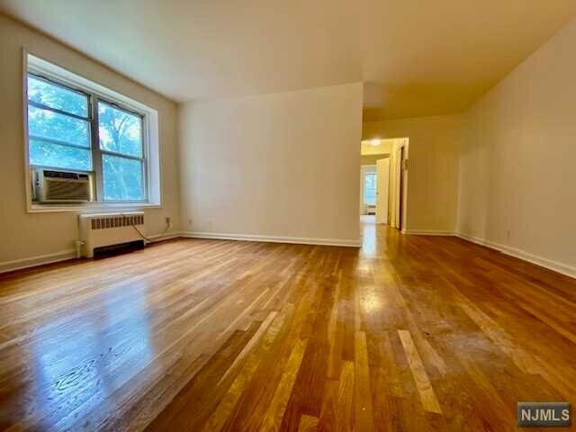 Building Photo - 2320 Linwood Ave