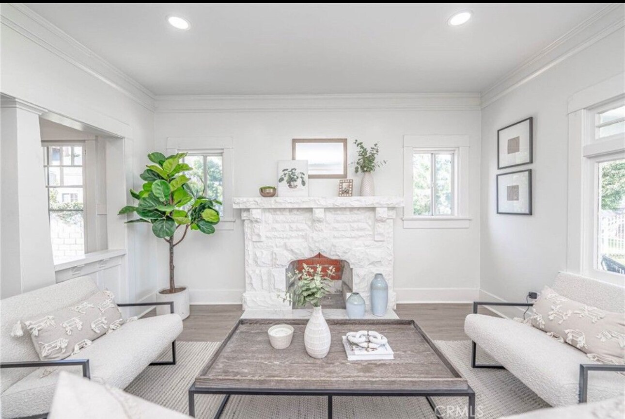 Building Photo - 1842 W 50th St