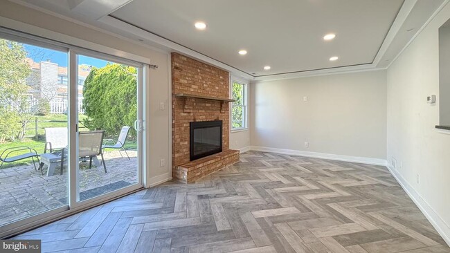 Building Photo - 10 Cedarbrook Dr