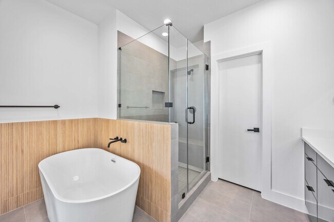 Building Photo - 6737 Peerless St