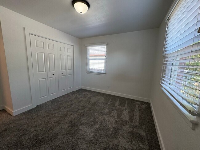 Building Photo - 2316 W Kootenai St