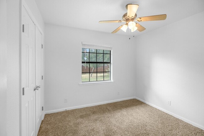 Building Photo - 3052 Cameo Ln