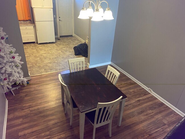 Building Photo - Spacious Home Available for Rent! Finished Basement! W/D! Front Porch! Available Now!