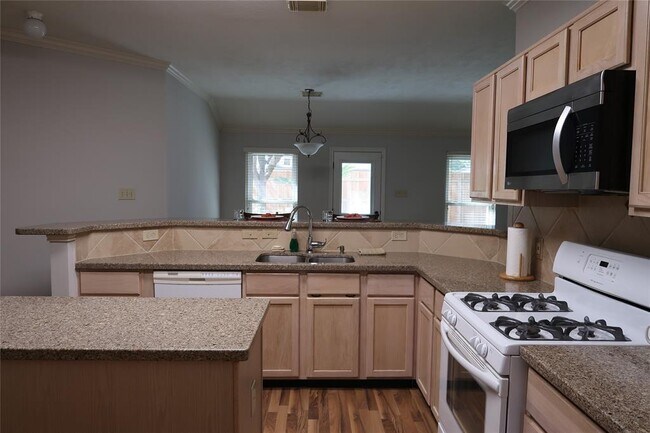 Building Photo - 1714 Oak Ridge Dr