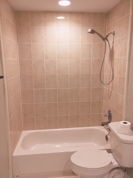 Building Photo - 2028 Hazel Hedge Ln