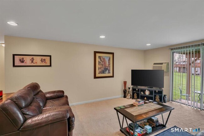 Building Photo - 43 Carillon Dr