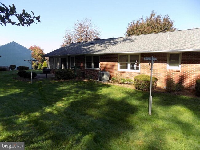 Building Photo - 1413 Cherokee Ln