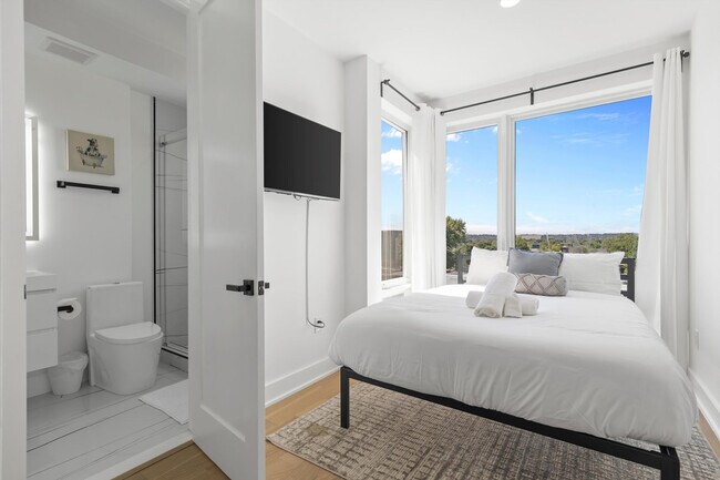 Building Photo - 1726 H St NE