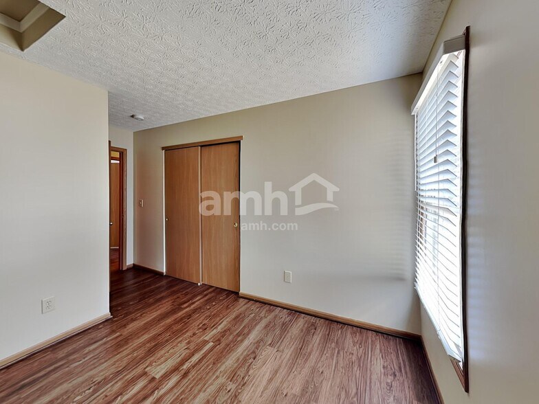 Building Photo - 344 Pataskala Ridge Dr SW