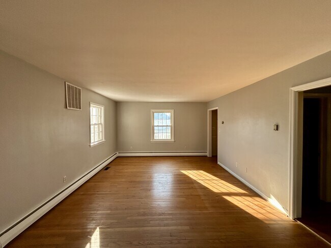 Building Photo - 845 Kennedy Ave