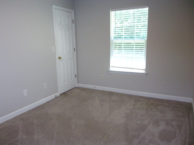 Building Photo - Single Level 3 Bedroom 2 Bath Home in Bristol Park off Mt. Gallant Road