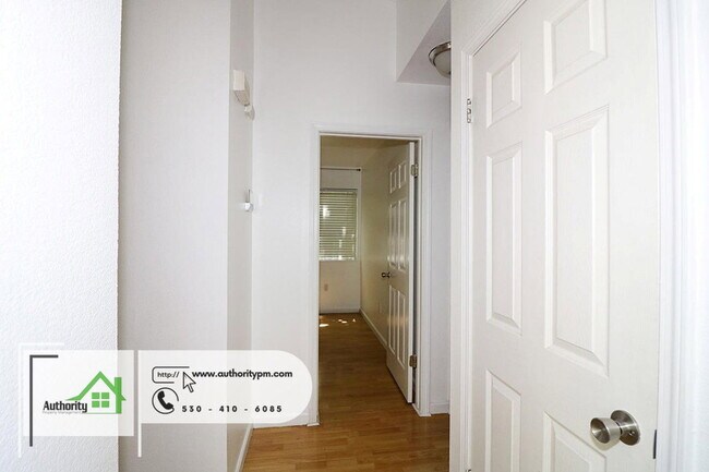 Building Photo - 2151 Hemingway St