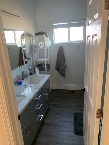 Building Photo - 430 Jerome St