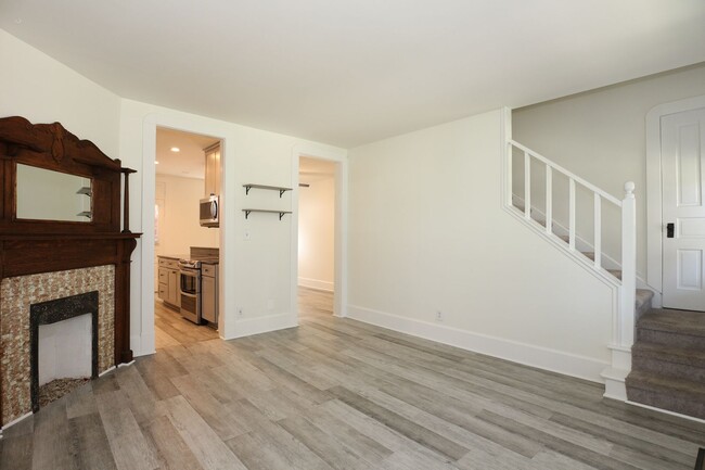 Building Photo - Beautiful Indianapolis Townhome!