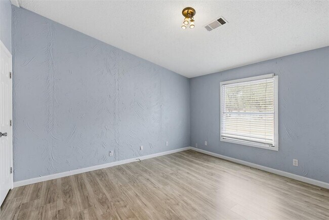 Building Photo - 931 Sycamore Creek Dr