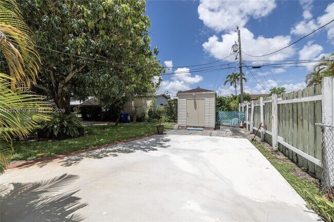 Building Photo - 540 SW 60th Ave