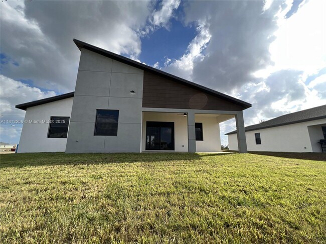 Building Photo - 133 Diplomat Pkwy E