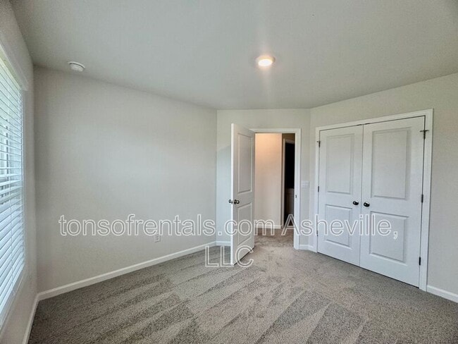 Building Photo - 545 Wheatfield Rd