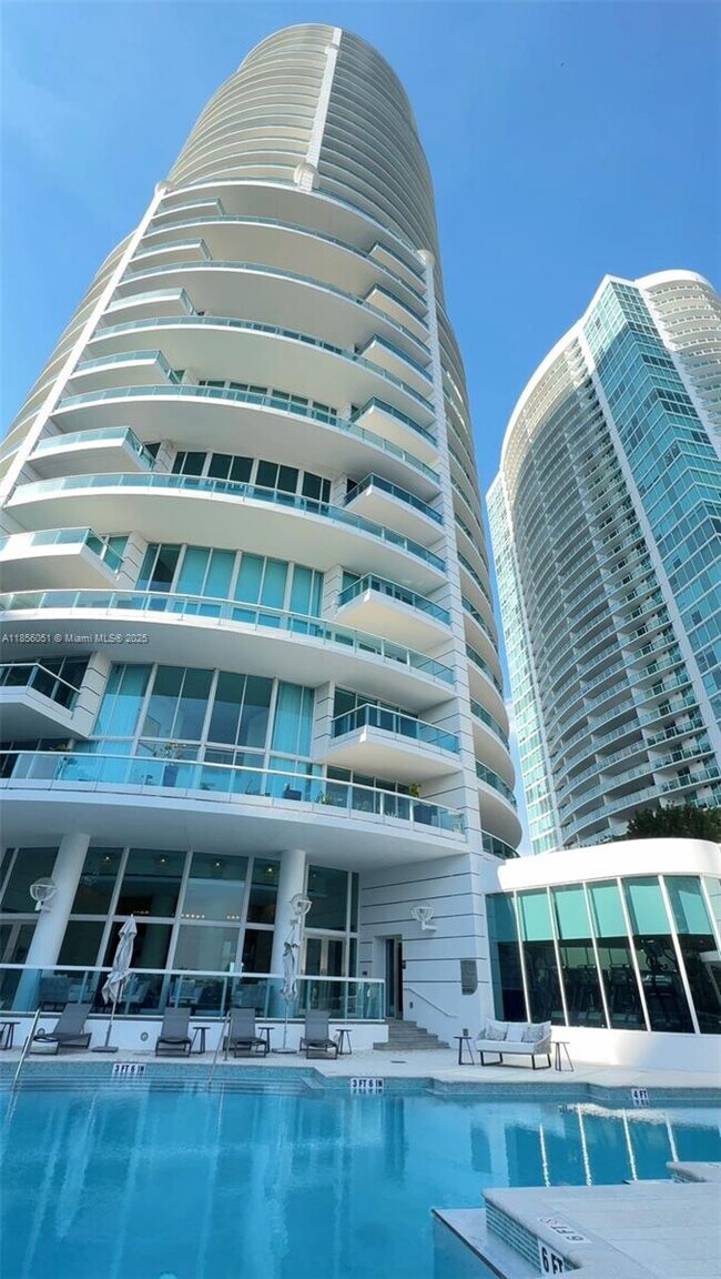 Building Photo - 2127 Brickell Ave