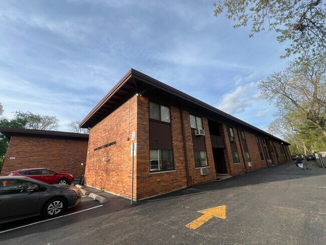 Building Photo - 481 Duane Terrace