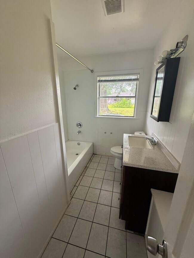 Building Photo - 5720 Shivers Dr