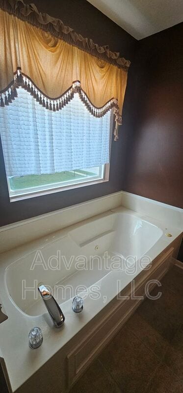 Building Photo - 809 Midjay Dr