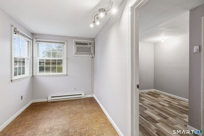 Building Photo - 44 E Cedar St