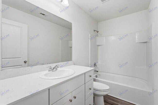 Building Photo - 1910 Washington St