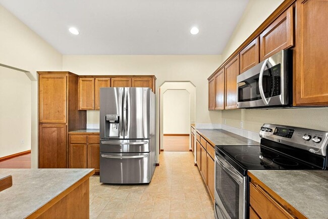 Building Photo - Beautiful Single-Story Olympia Home with Dog Wash, Garden Beds & Thoughtful Layout