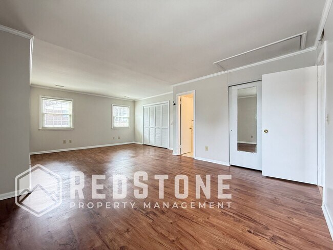 Building Photo - 136 Westview Dr