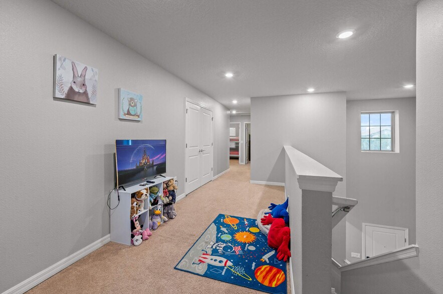 Primary Photo - 5552 Misty Oak Cir