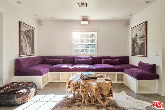 Building Photo - 6715 Fernhill Dr