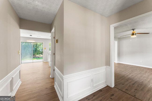 Building Photo - 174 Herscu Ct