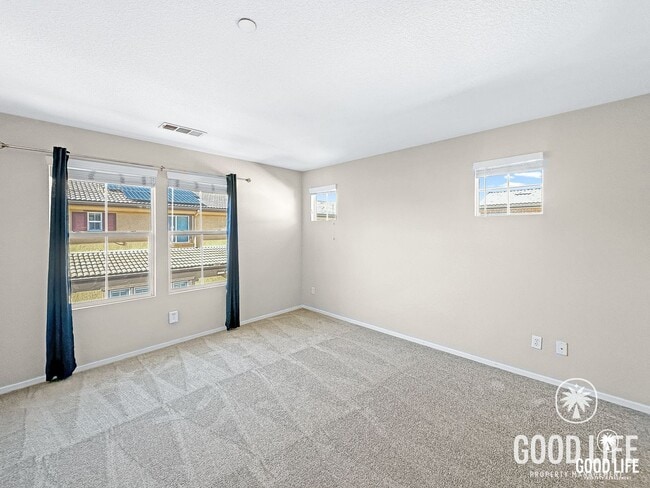 Building Photo - Great 2B/2.5BA Townhouse Available in Santee with Attached Garage & Onsite Pool, Spa, and Playgro...