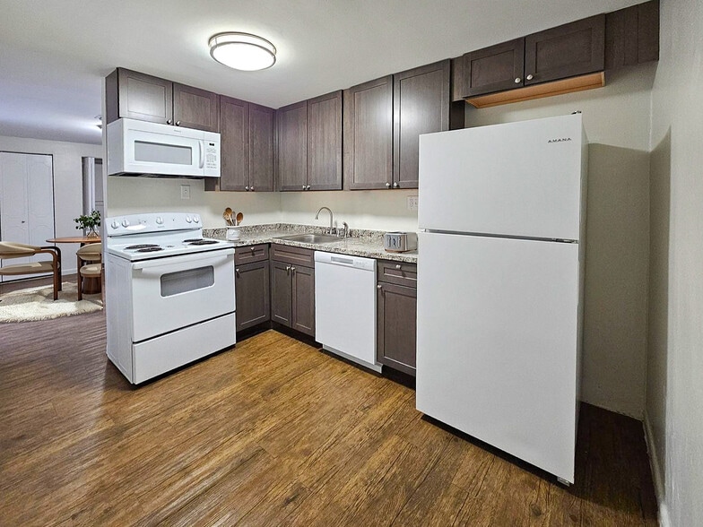 Kitchen - South View Apartments and Townhomes
