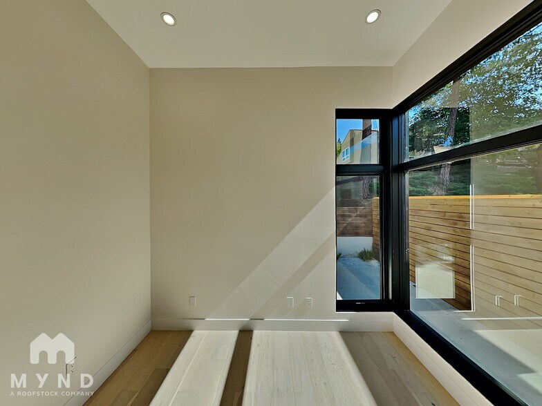 Building Photo - 336 Marshall Dr