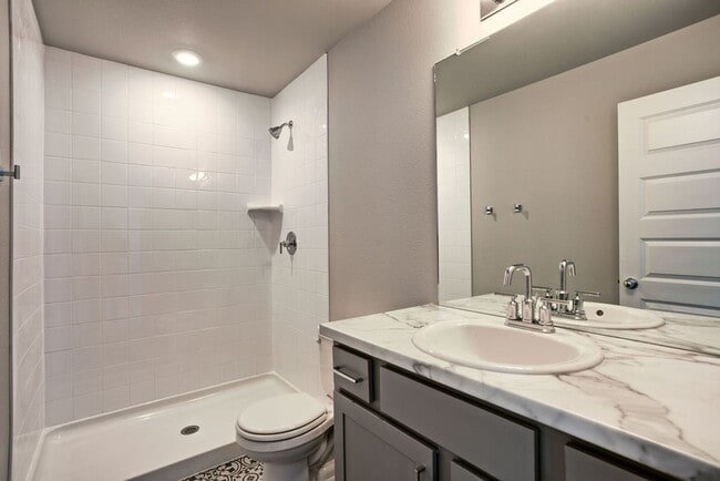 Building Photo - Beautiful Townhome For Lease