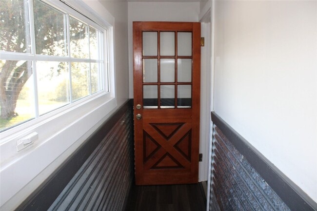 Building Photo - 4 Bedroom, 1 Bathroom Home in Bow!