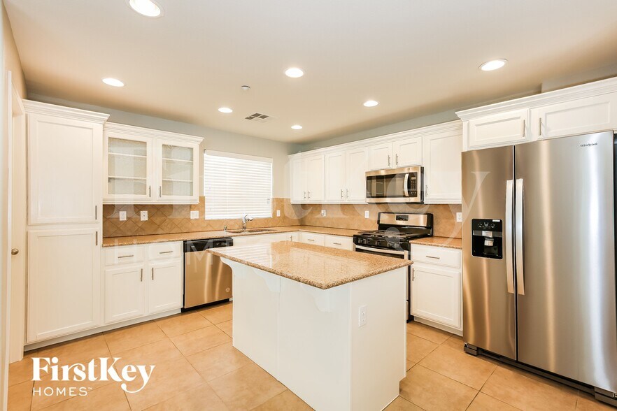 Building Photo - 8944 Amy Olivia Ave