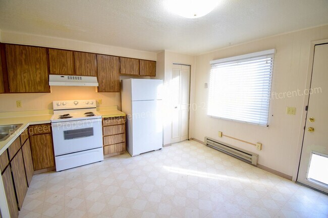 Building Photo - 1201 Pomona St