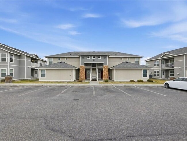 Building Photo - 6405 Chapel Hill Blvd