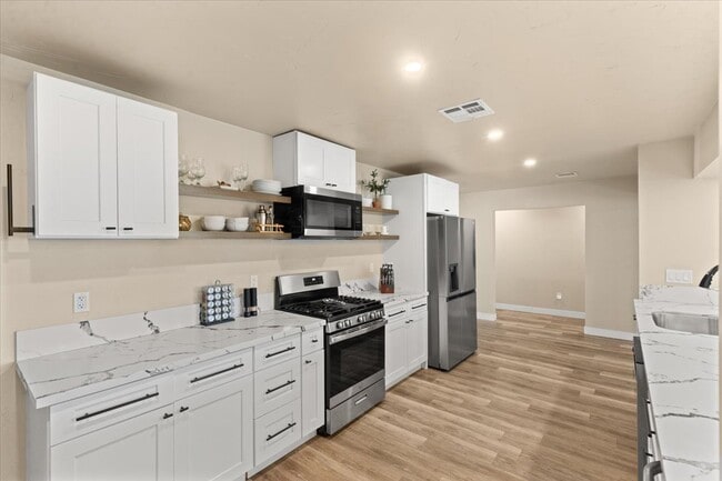 Building Photo - 1540 Souvenir Dr