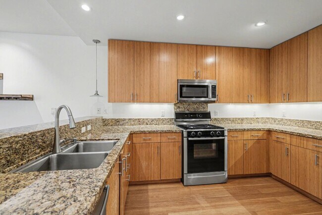 Building Photo - 235 Berry St