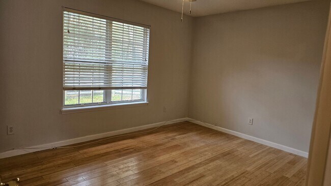 Building Photo - Spacious James Island Home off Fort Johnson Road